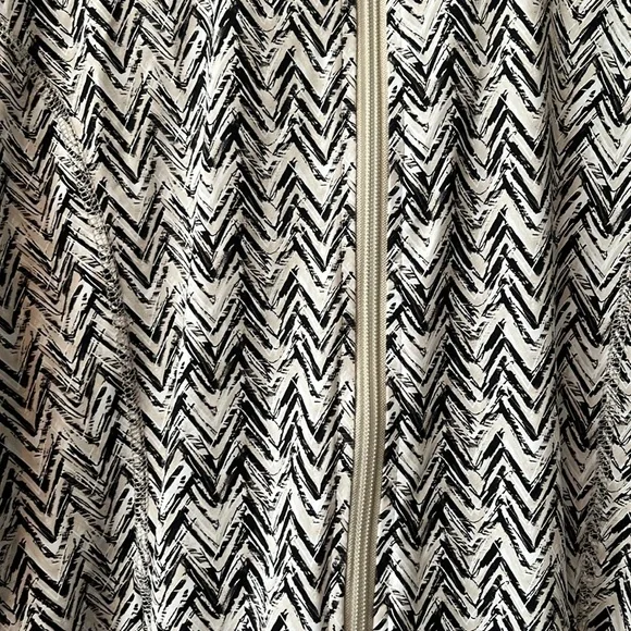 Lulu-B Black and White Zigzag Jacket - Picture 2 of 4
